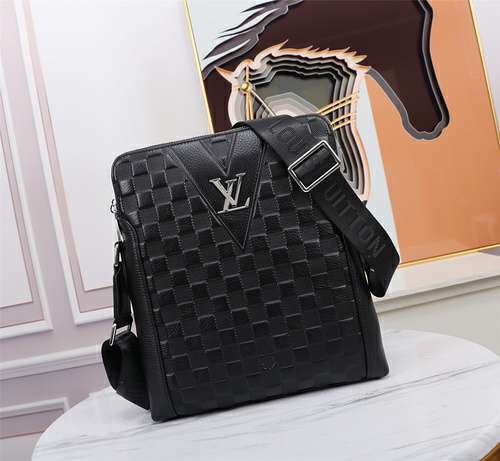 Picture of LV Mens Bags _SKUfw149429601fw